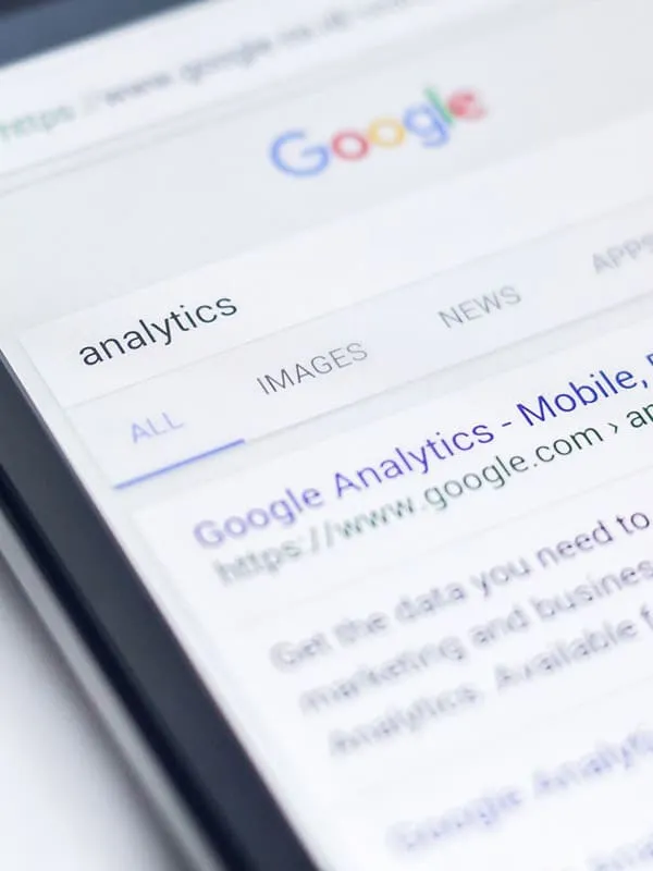 Levantamento de dados, Estudo de mercado e Estratégia comercial. Campanhas: Criação, Gestão e acompanhamento e Publicação e ajustes.